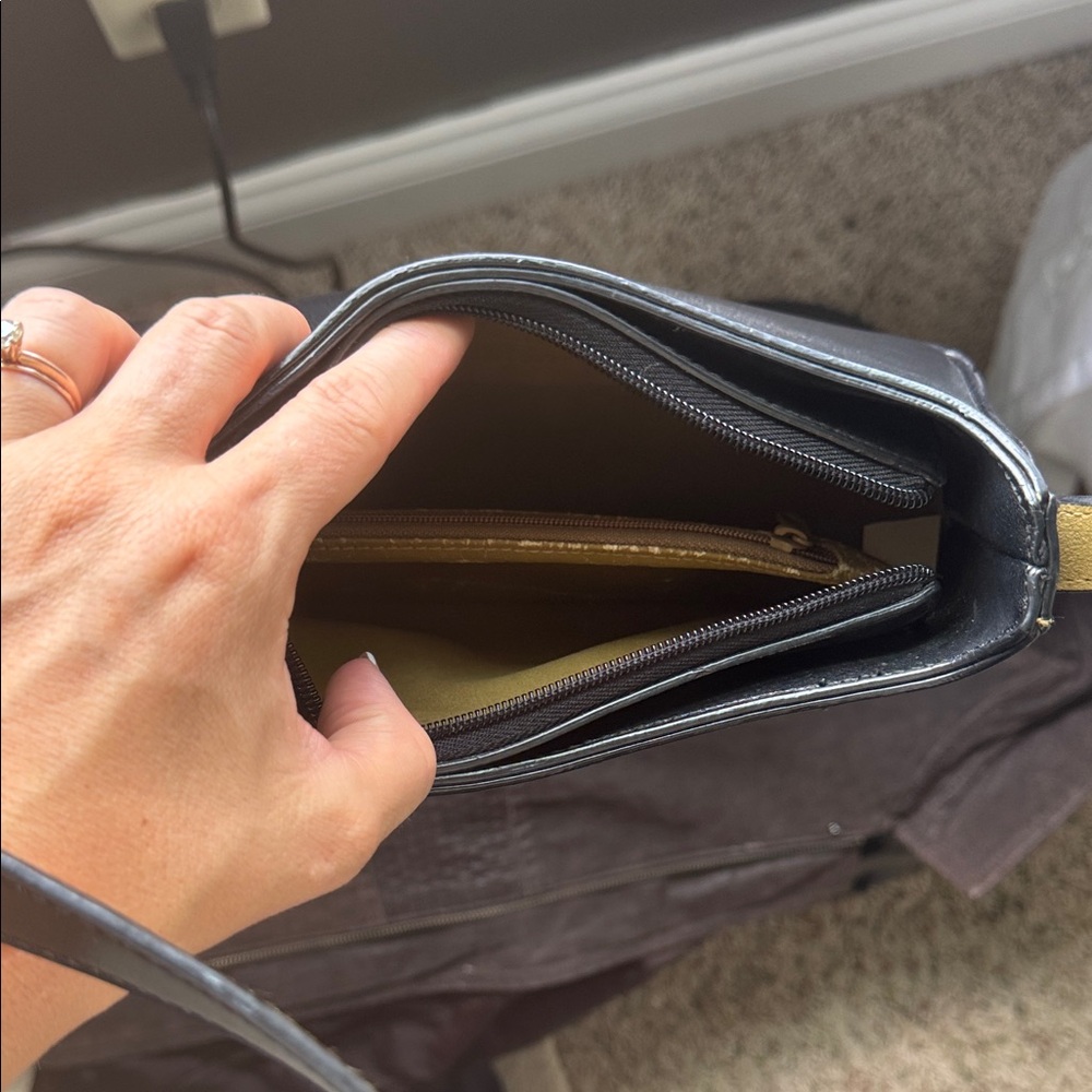 Mondani Black Shoulder Bag with Tan Contrast Strap - Picture 4 of 4